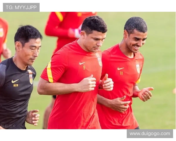 橄榄球最新转会动态揭晓 多名明星球员加盟新球队引发热议